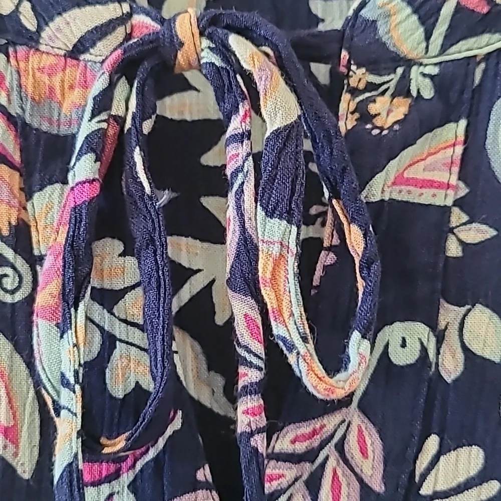 CROFT AND BARROW WOMENS BLUE AND PINK FLORAL SLEEVELESS SUMMER TOP SIZE LARGE - Picture 3 of 15